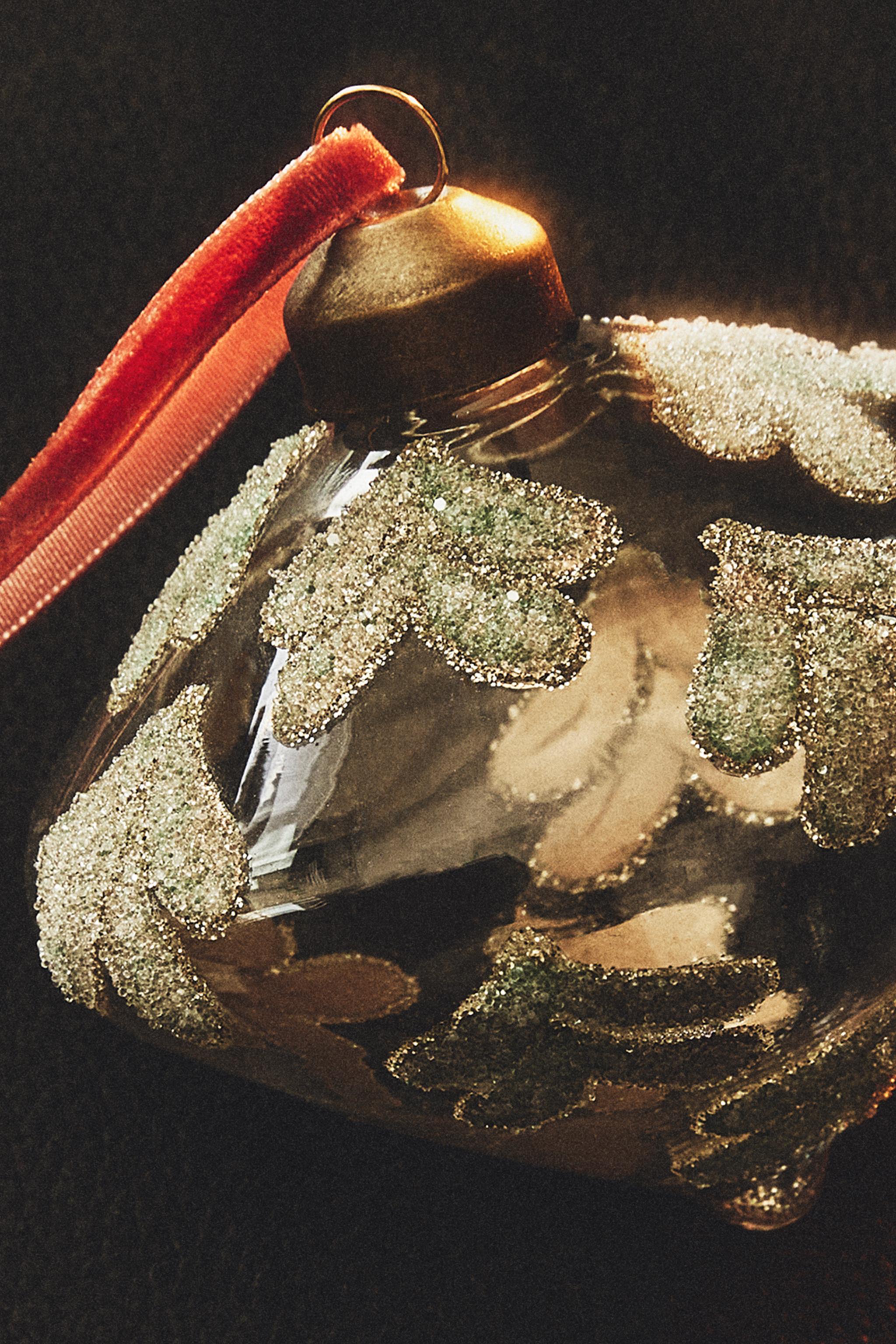 GLITTERY LEAF CHRISTMAS TREE ORNAMENT